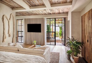 Pergola Terrace King | Hypo-allergenic bedding, minibar, in-room safe, desk