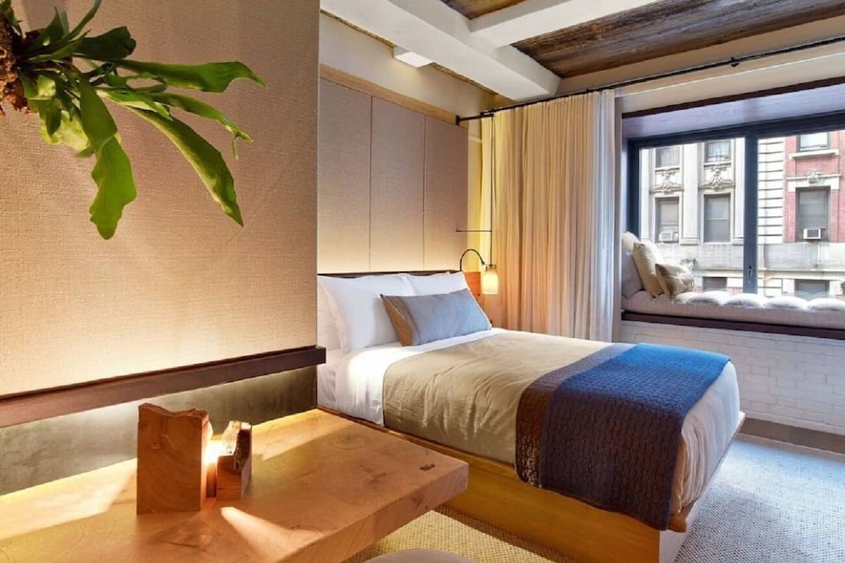 Roupas de cama antialérgicas, frigobar, cofres nos quartos, escrivaninha