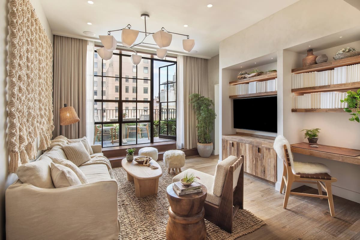 Suite, teras | Seprai antialergi, minibar, brankas, dan meja kerja