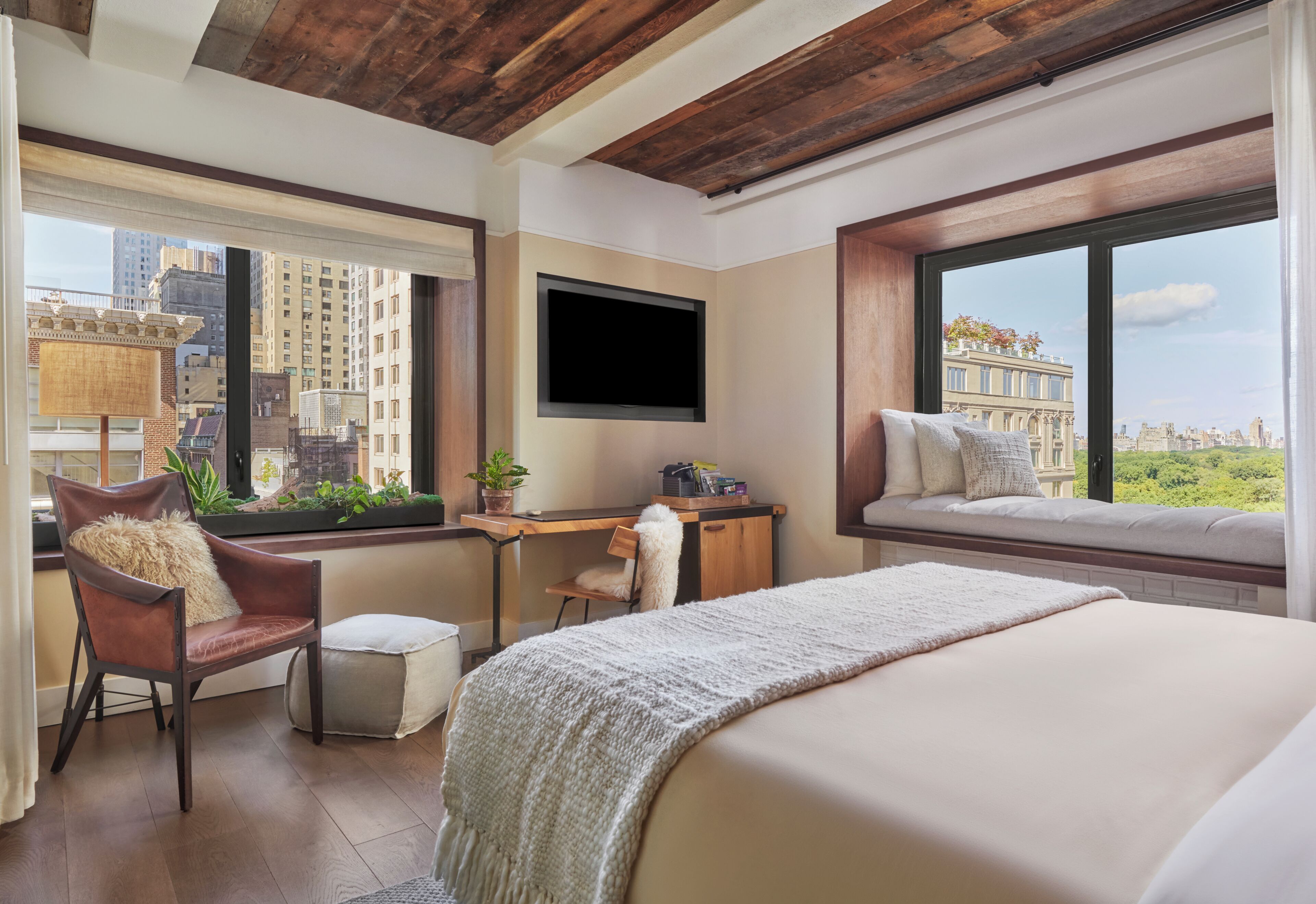 Kamar, 1 Tempat Tidur King | Seprai antialergi, minibar, brankas, dan meja kerja