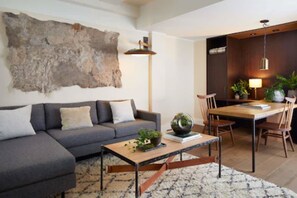 Suite | Hypo-allergenic bedding, minibar, in-room safe, desk - 1 Hotel Central Park (New York)