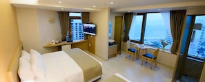 High Deluxe Twin Room, Ocean View - Additional person fee pay upon arrival | Setrika/meja setrika, tempat tidur lipat/tambahan, dan Wi-Fi gratis