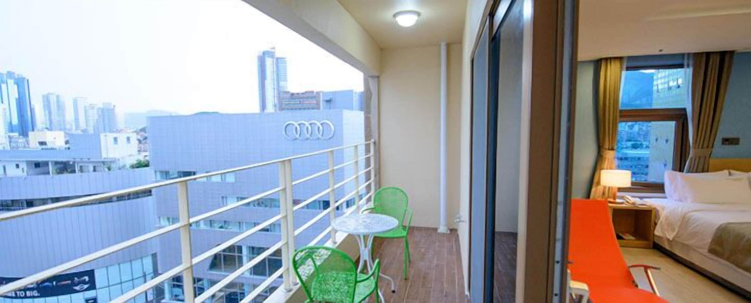 Deluxe Family Room, Ocean View - extra person fee pay upon arrival | Balcony
