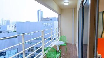 Deluxe Family Room, Ocean View - extra person fee pay upon arrival | Balcony