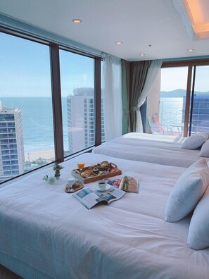 European Suite, Ocean View (Occupancy : min 4, max 8 - Additional person fee pay upon arrival) | Tabla de planchar con plancha, camas extra, wifi gratis y ropa de cama 