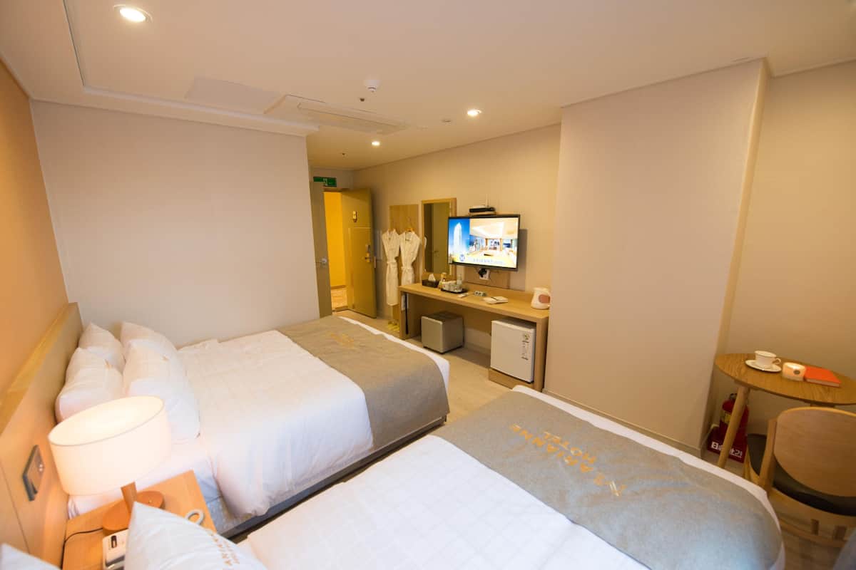 Standard Twin, City view - Additional fee pay upon arrival
