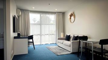 1 bedroom, in-room safe, desk, soundproofing