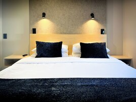 Apartment, 2 Bedrooms, Jetted Tub | In-room safe, desk, soundproofing, iron/ironing board