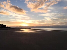 Plage à proximité, serviettes de plage, canoë