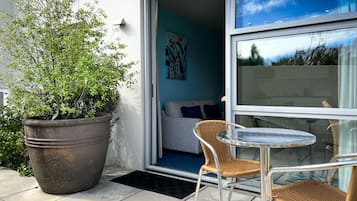 Apartment, 1 Bedroom | 1 bedroom, in-room safe, desk, soundproofing