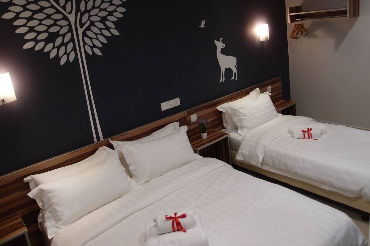Superior Family | In-room safe, desk, iron/ironing board (on request), WiFi (free)
