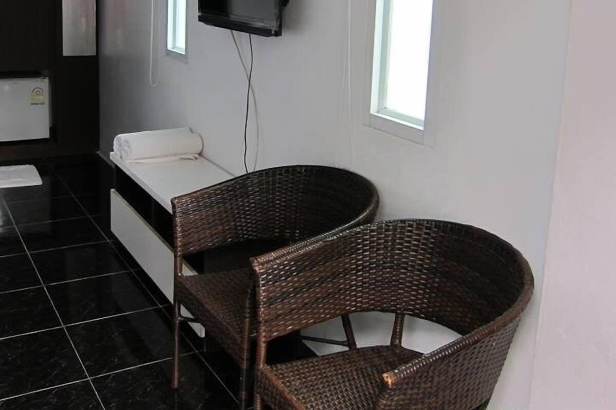 Standard Room | Living area | TV