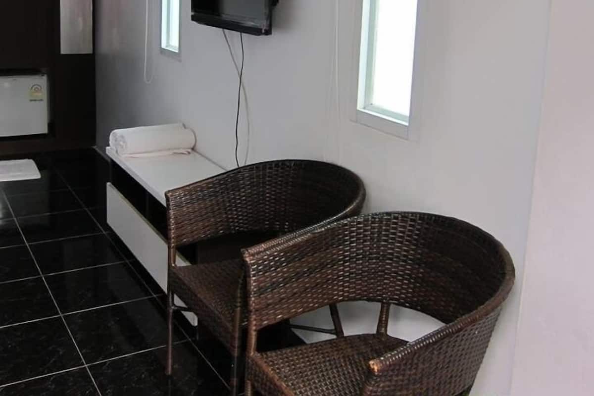 Standard Room | Living area | TV