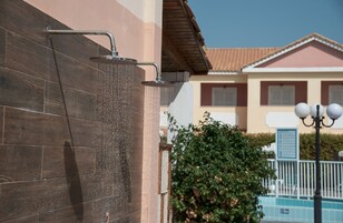 2 piscinas al aire libre, sombrillas, tumbonas