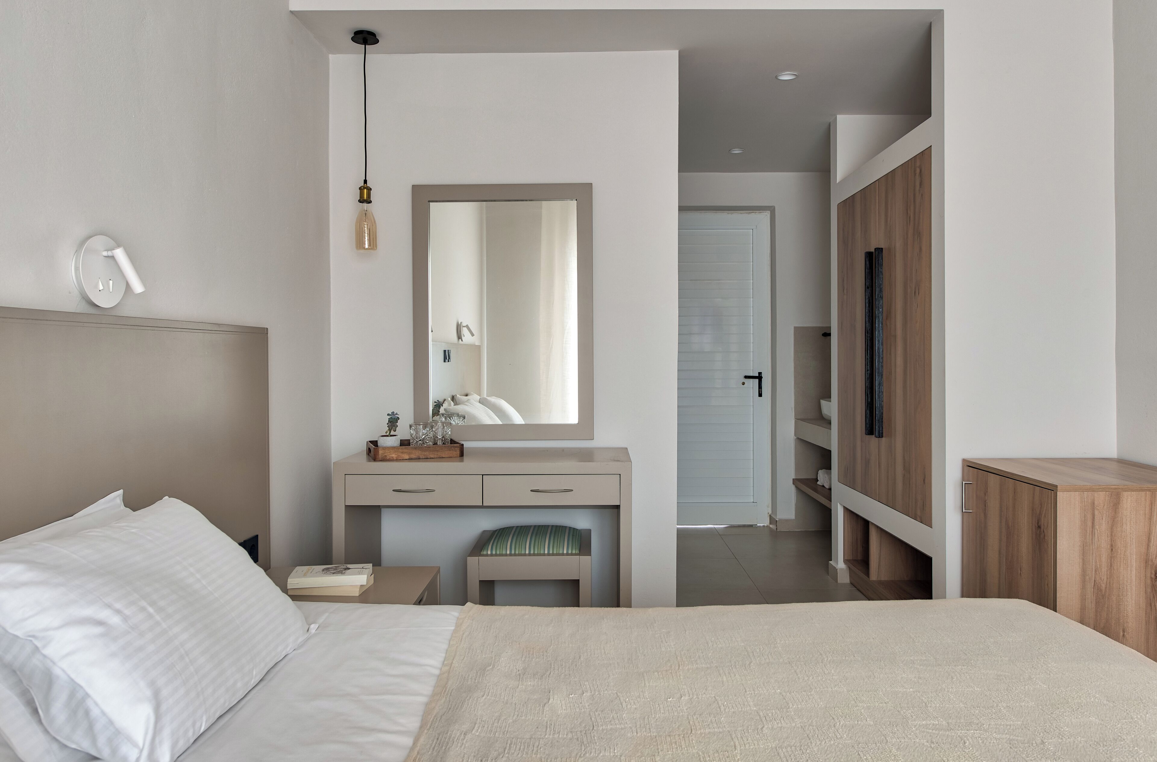 Chambre Premium Double ou avec lits jumeaux | Coffres-forts dans les chambres, Wi-Fi gratuit, draps fournis