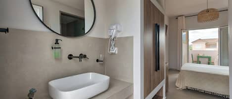 Premium kamer, 1 twee- of 2 eenpersoonsbedden | Een kluis op de kamer, gratis wifi, beddengoed