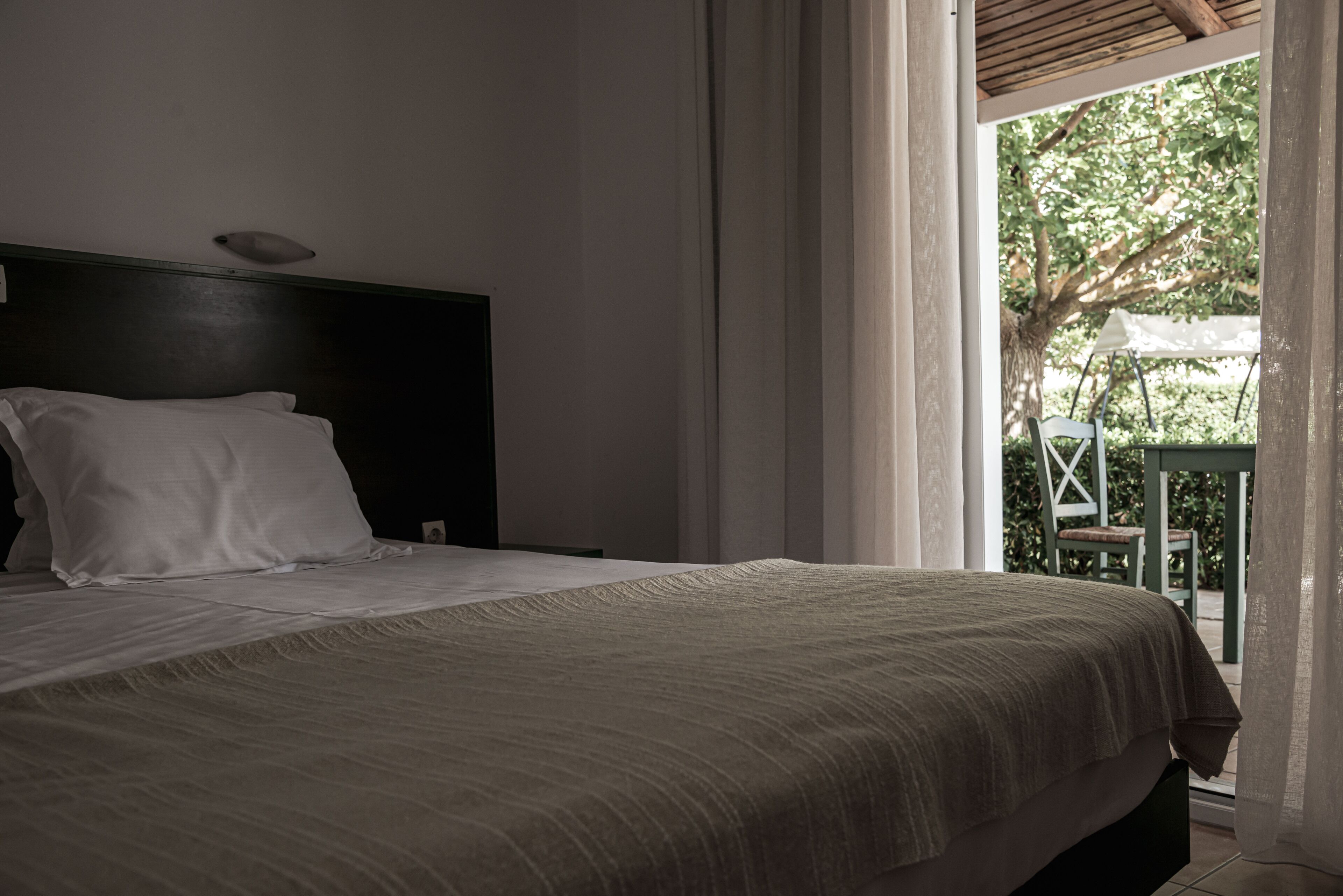 In-room safe, WiFi (free), bed sheets