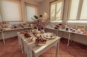 Desayuno bufé gratuito y diario