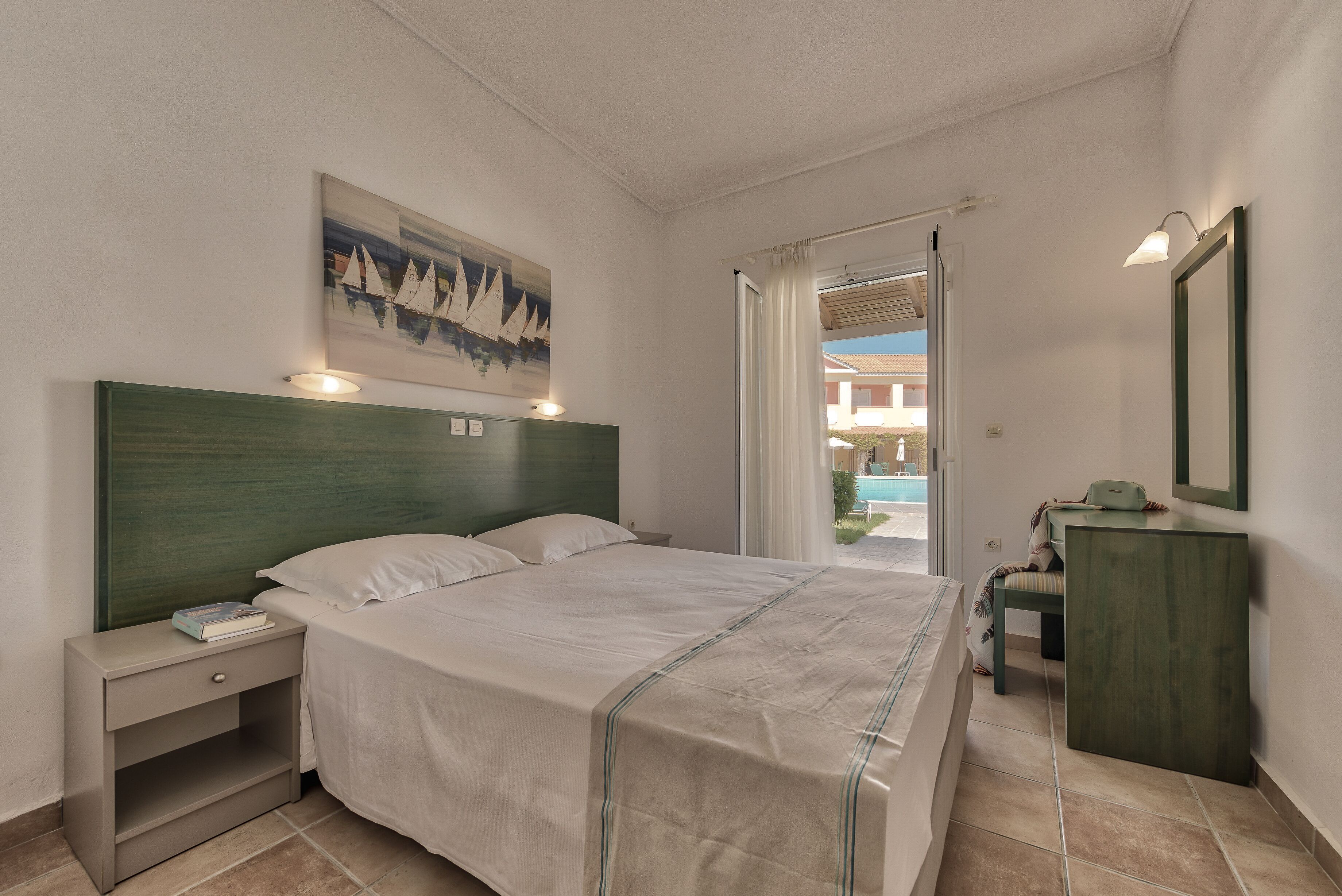 In-room safe, WiFi (free), bed sheets