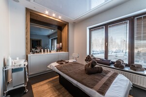 Hot tub, steam room, body treatments, aromatherapy, hot stone massages