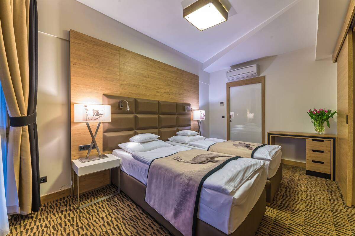 Phòng Suite | Minibar, két bảo mật tại phòng, bàn 
