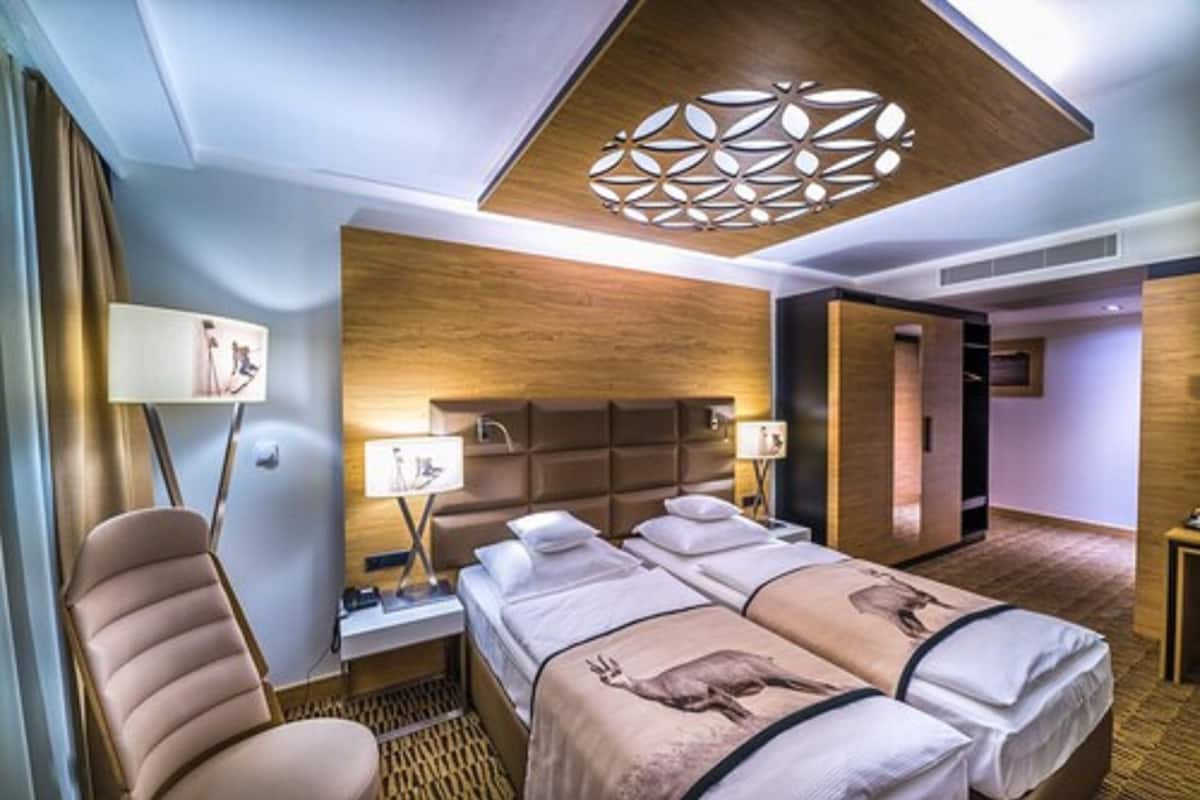 Minibar, két bảo mật tại phòng, bàn 