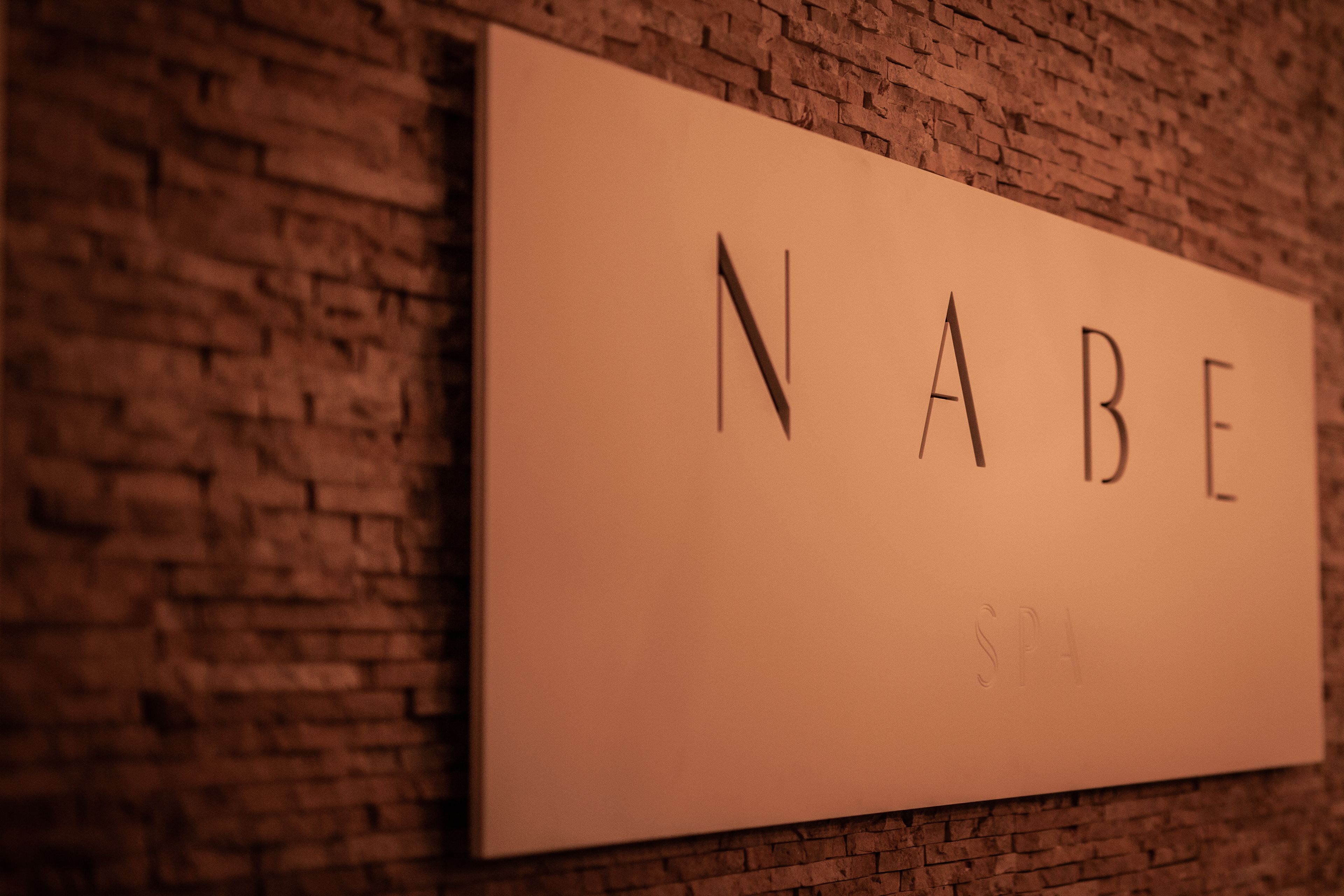 hot tub, steam room, body treatments, aromatherapy, hot stone massages