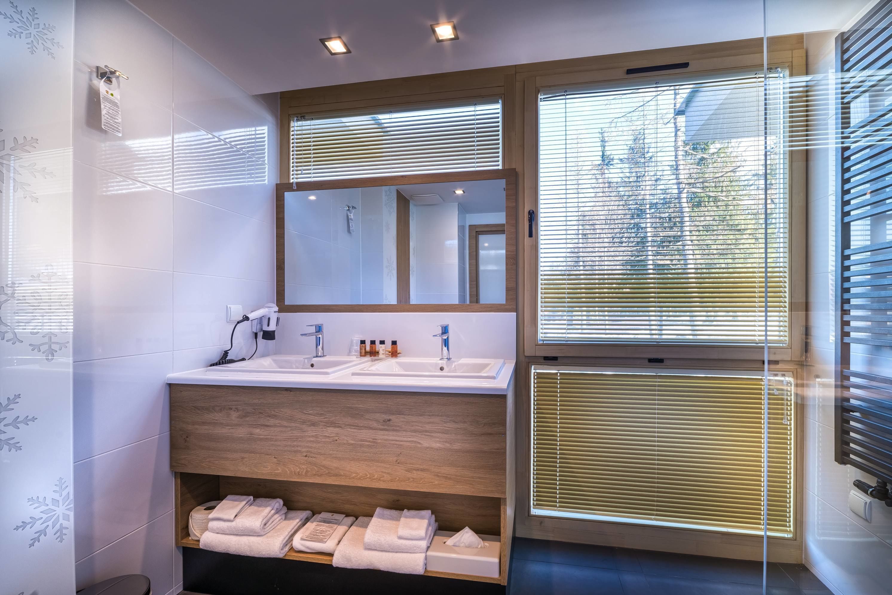 apartment | bathroom | shower, free toiletries, hair dryer, bathrobes