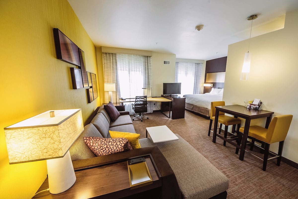 1 bedroom, desk, rollaway beds, free wifi