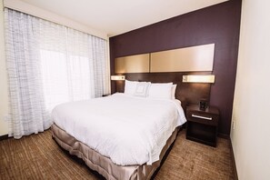 Escritorio, camas extra, wifi gratis y ropa de cama