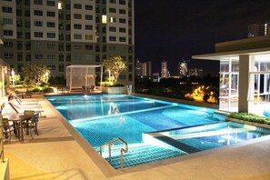 Outdoor pool, pool loungers