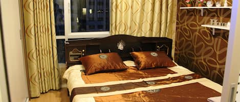 1 bedroom, in-room safe, desk, iron/ironing board