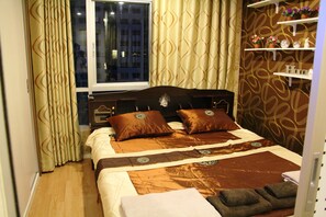 1 quarto, cofres nos quartos, escrivaninha