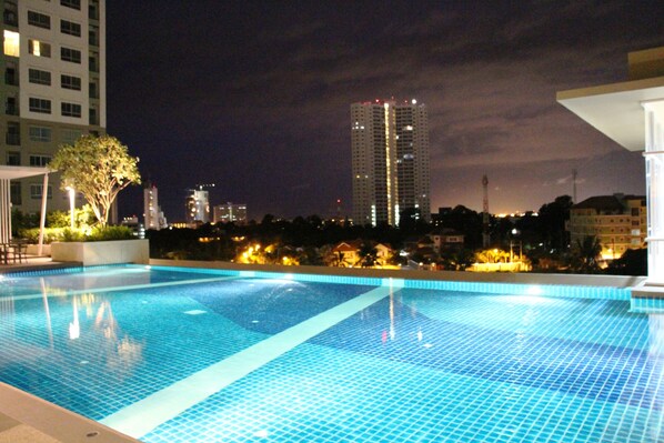 Outdoor pool, sun loungers