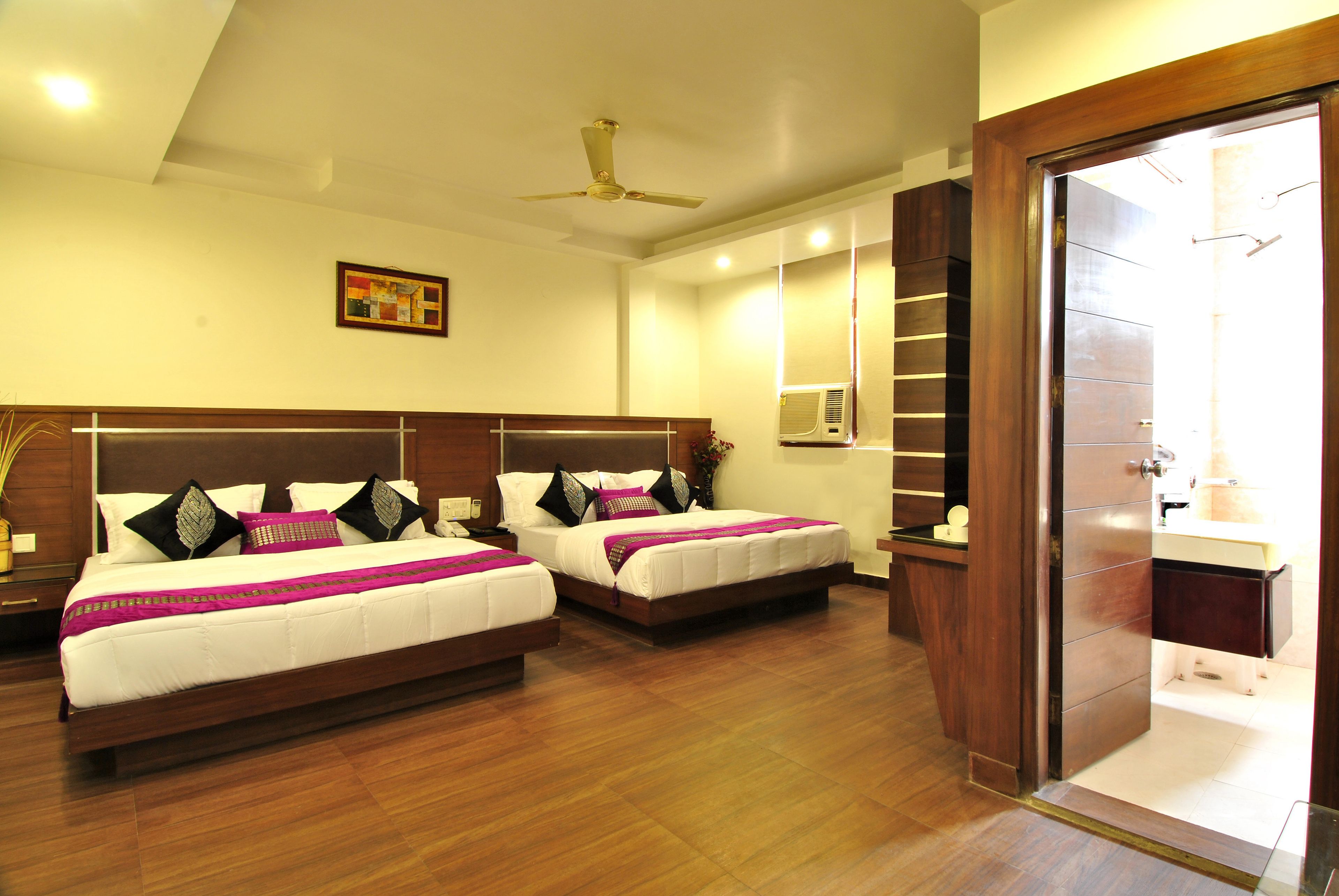 意大利 Frette 床單、記憶棉床墊、書桌、隔音