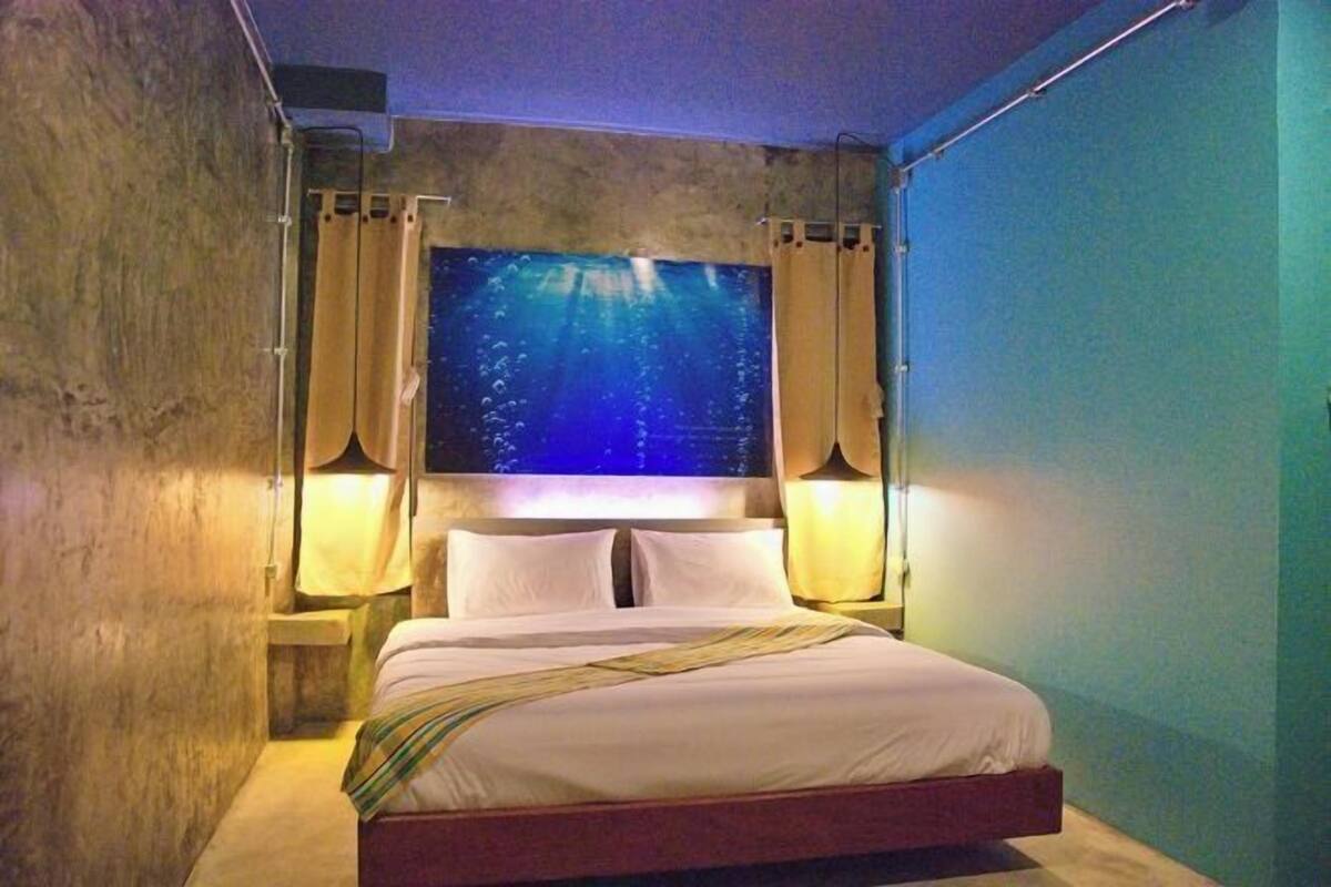 Premium bedding, pillowtop beds, blackout drapes, WiFi (free)