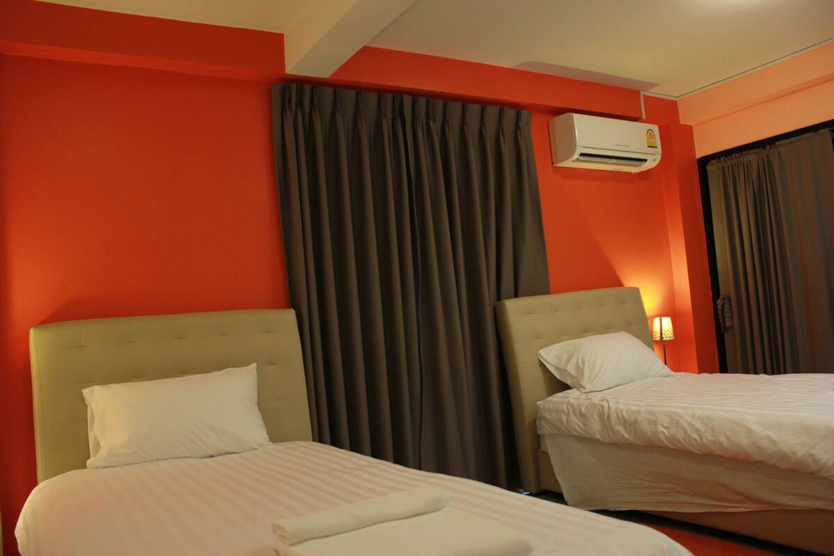 Twin Room | Minibar, desk, iron/ironing board (on request), rollaway beds