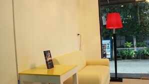 Lobby sitting area - Don Mueang Airport Modern Bangkok Hotel (Bangkok)