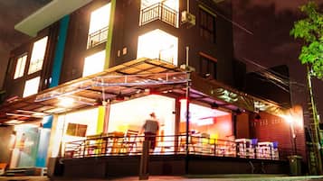 Façade de l’hébergement - soirée/nuit