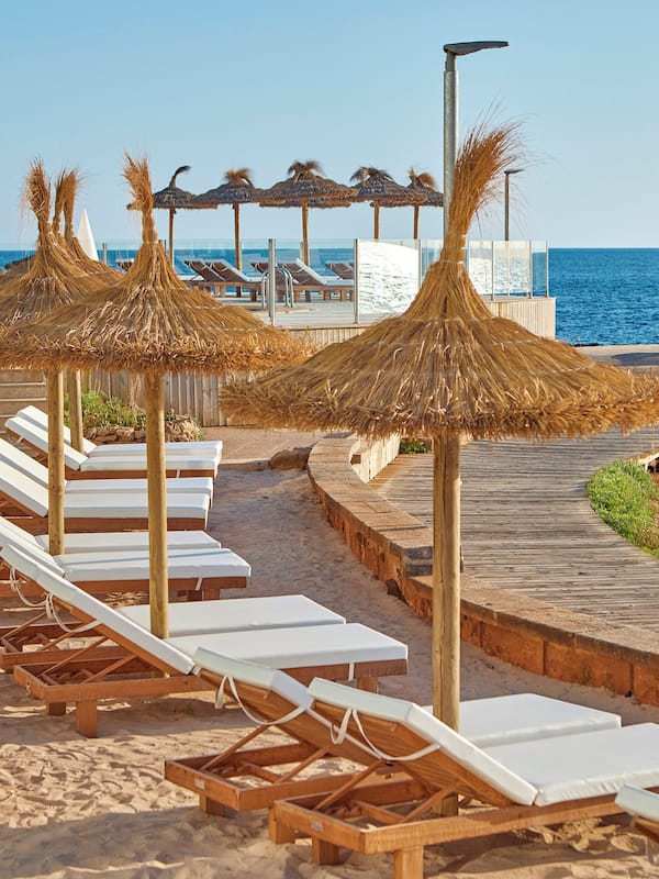 Beach nearby, sun loungers, beach umbrellas, beach towels