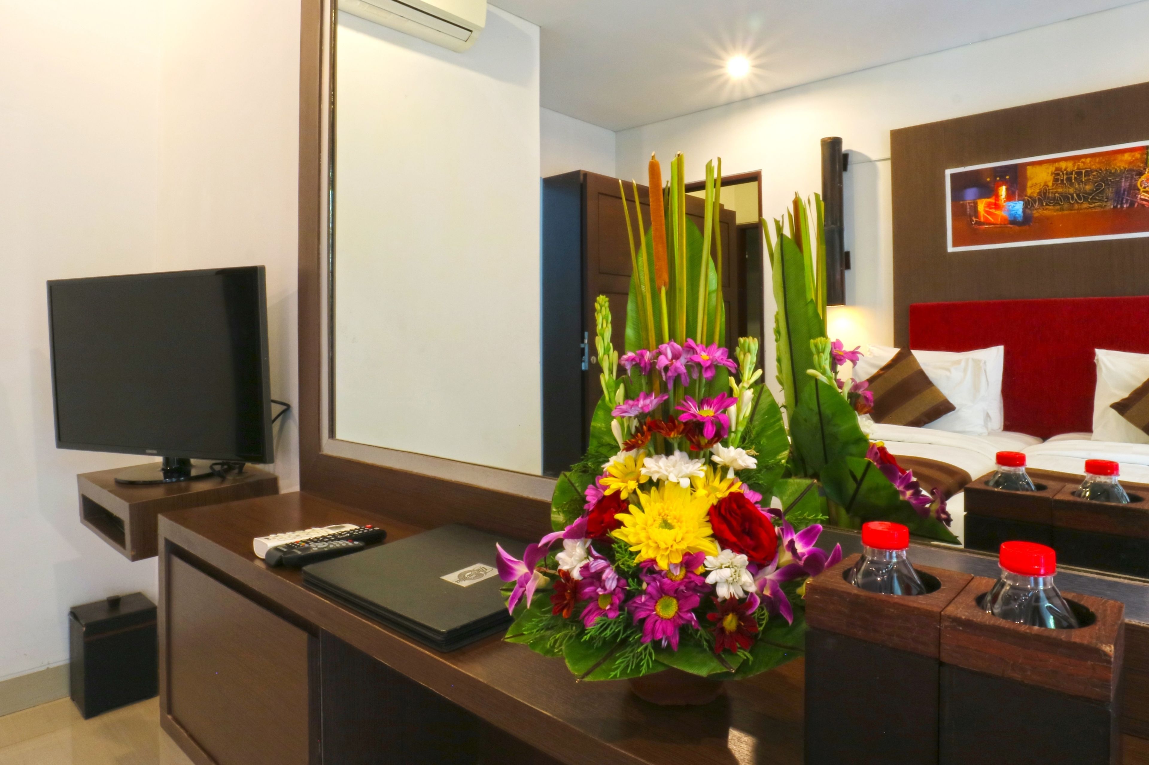 deluxe studio, connecting rooms | minibar, in-room safe, desk, free wifi