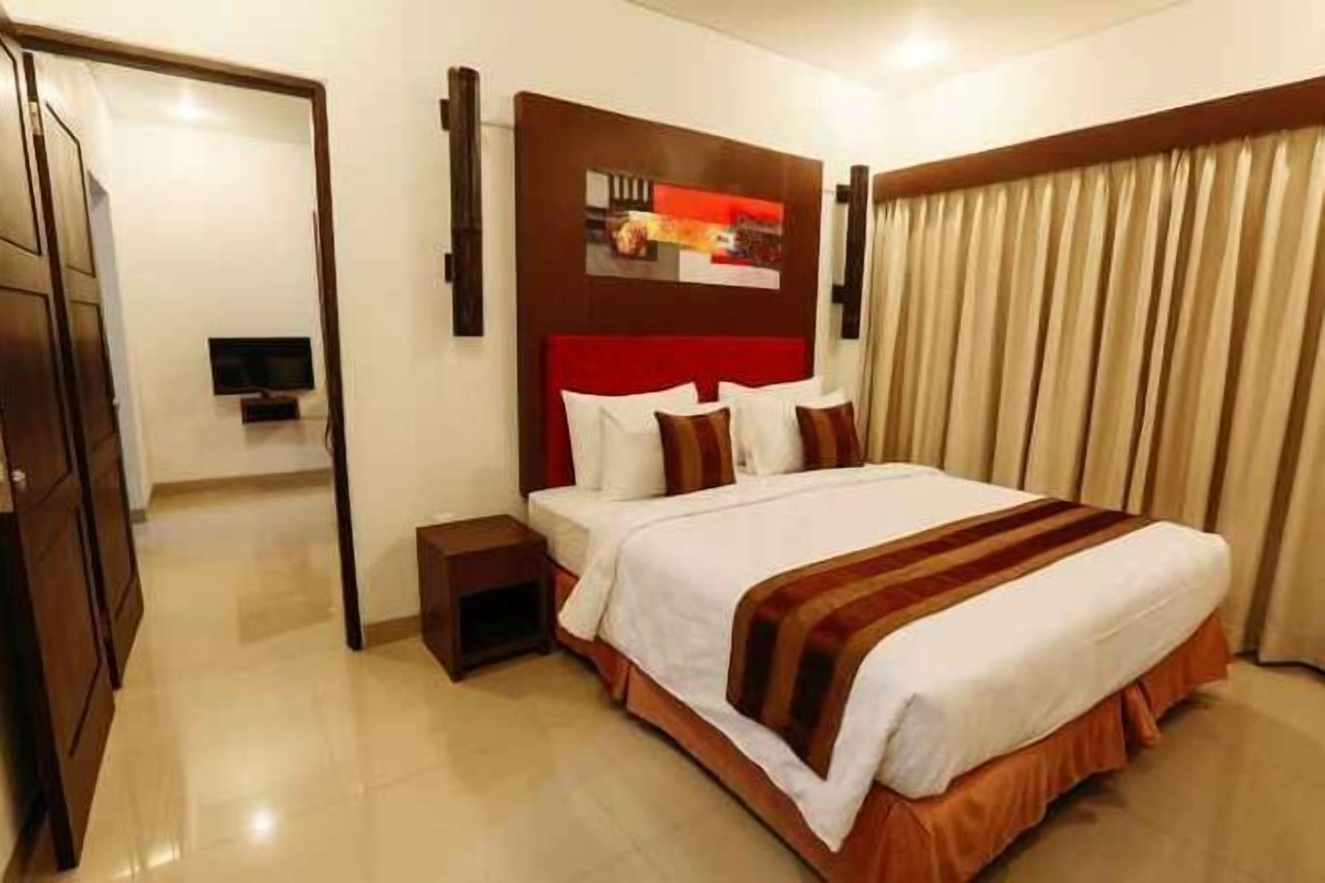 Minibar, safe på rommet, skrivebord og wi-fi (inkludert)