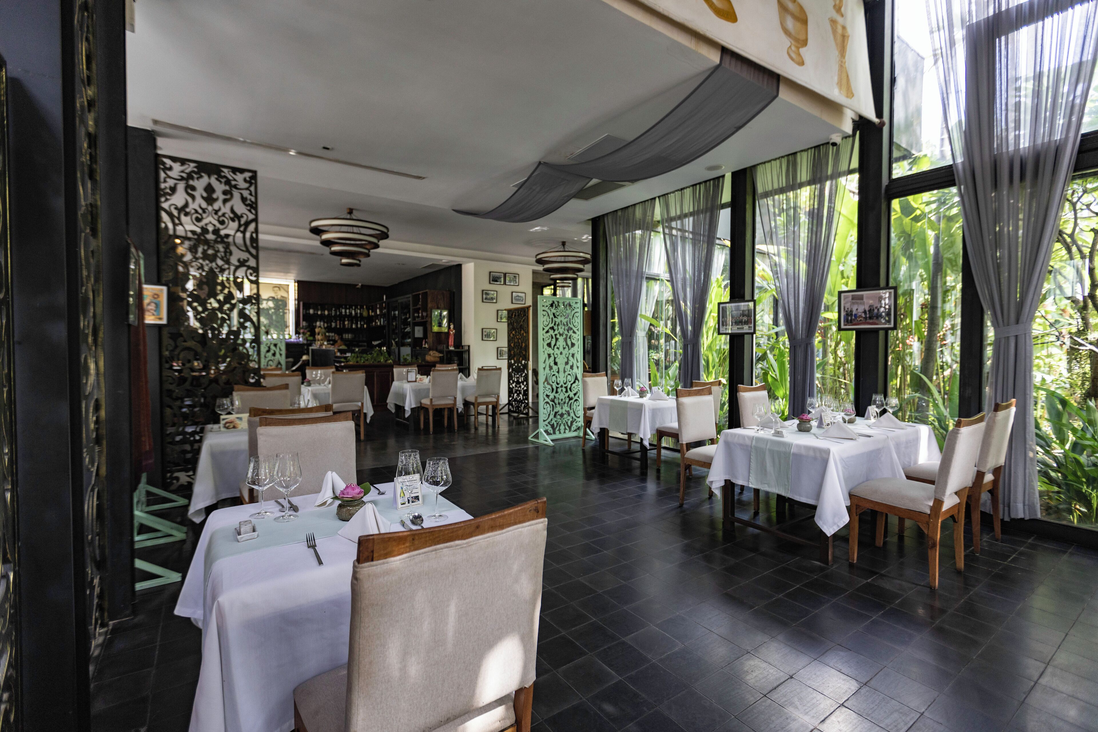 breakfast, lunch, dinner served; asian cuisine, al fresco dining