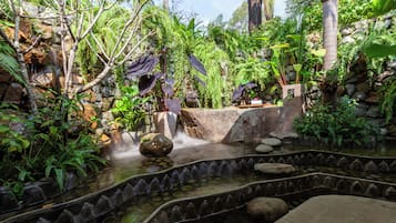Bungalow Suite with Outdoor Bathtub