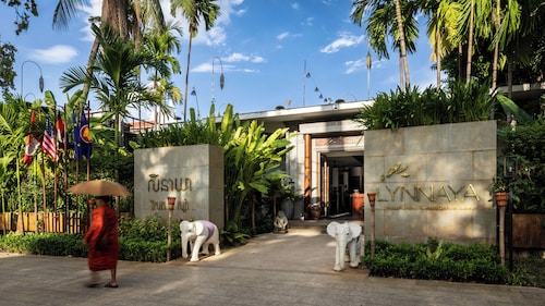 Lynnaya Urban River Resort