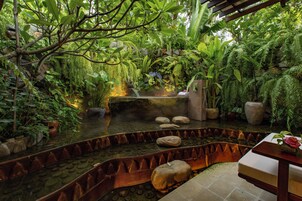 Bungalow Suite with Outdoor Bathtub | Bathroom | Separate tub and shower, deep soaking tub, hydromassage showerhead