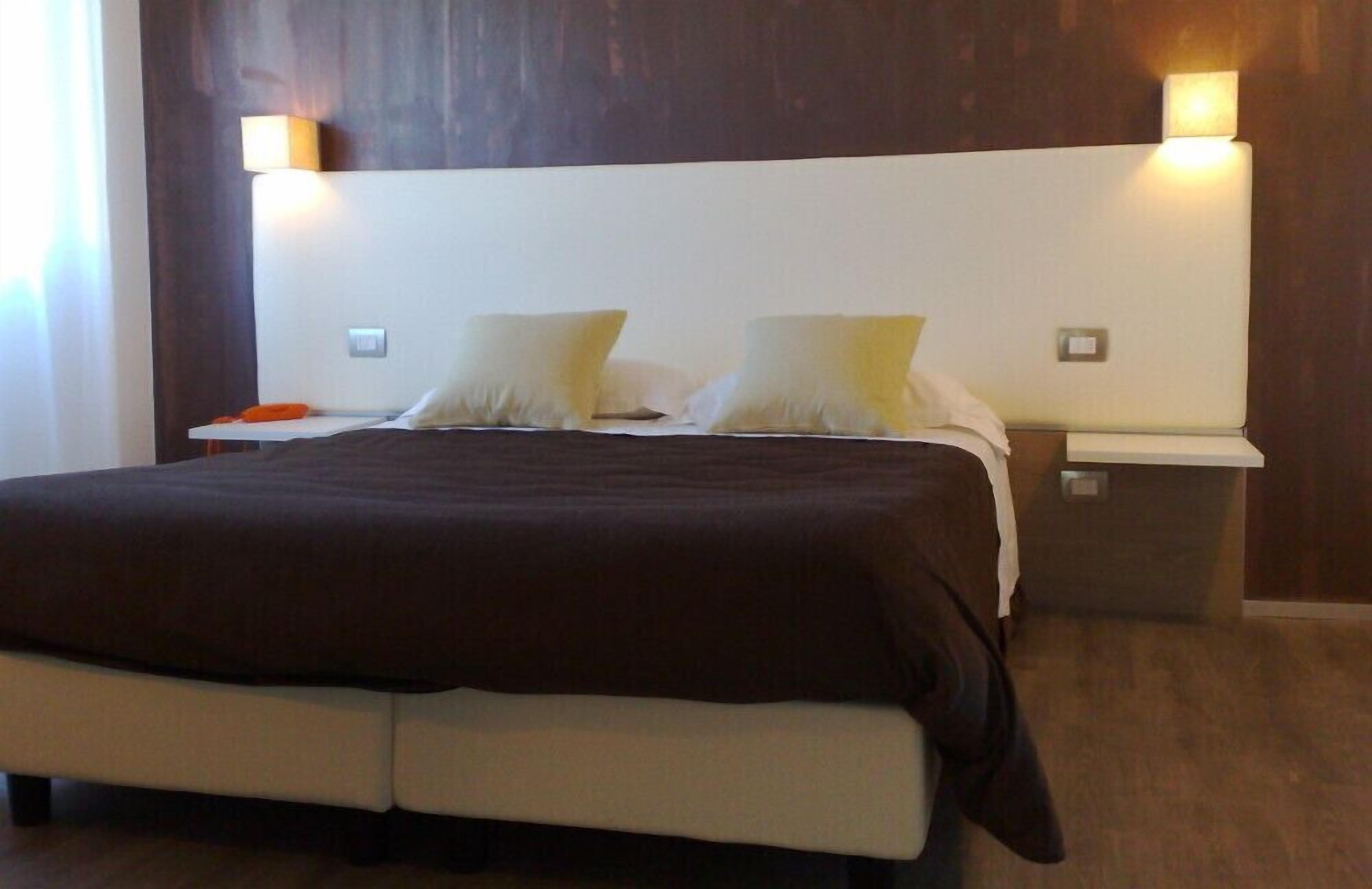 In-room safe, desk, laptop workspace, soundproofing
