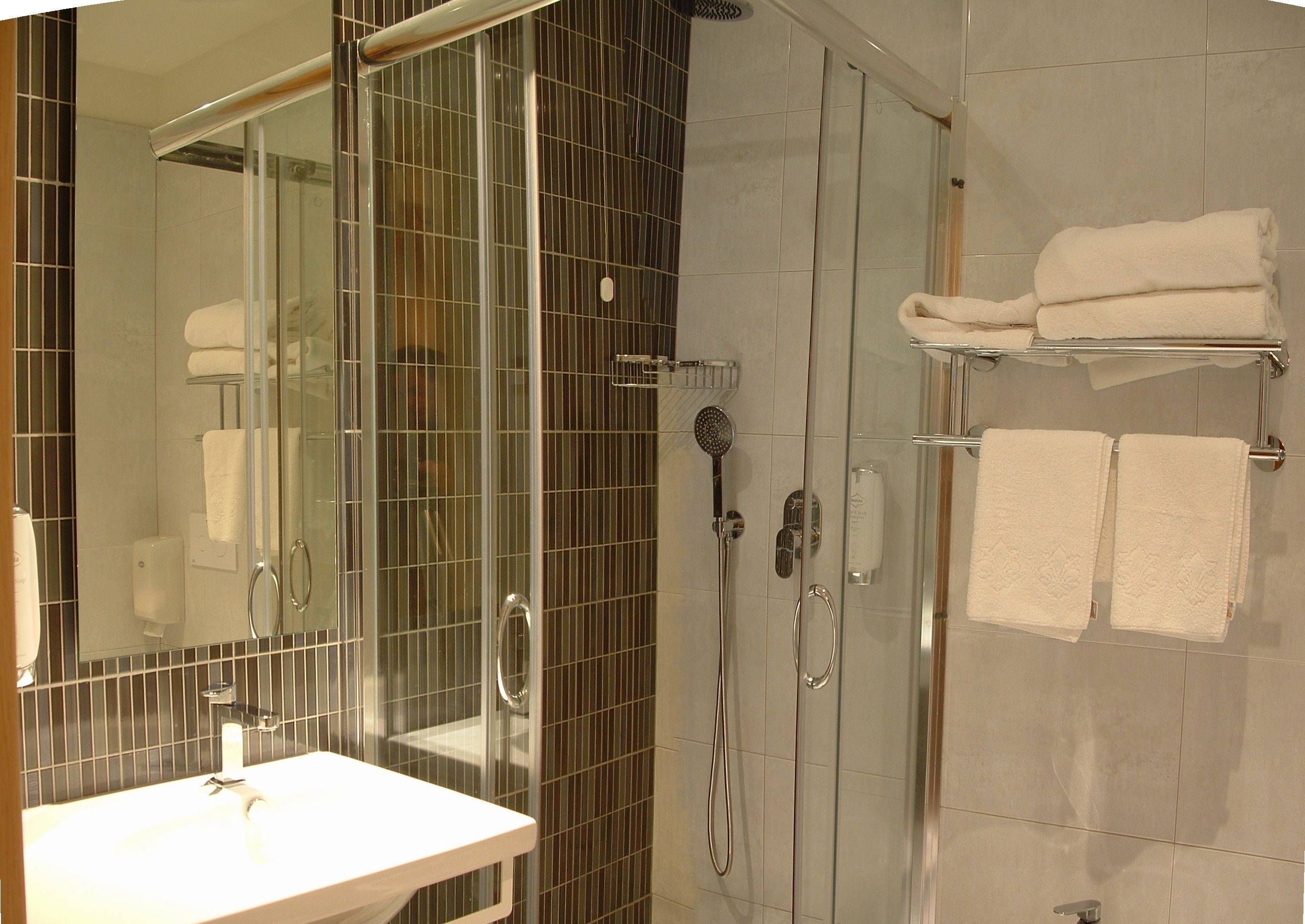 comfort twin room | bathroom | shower, free toiletries, hair dryer, slippers