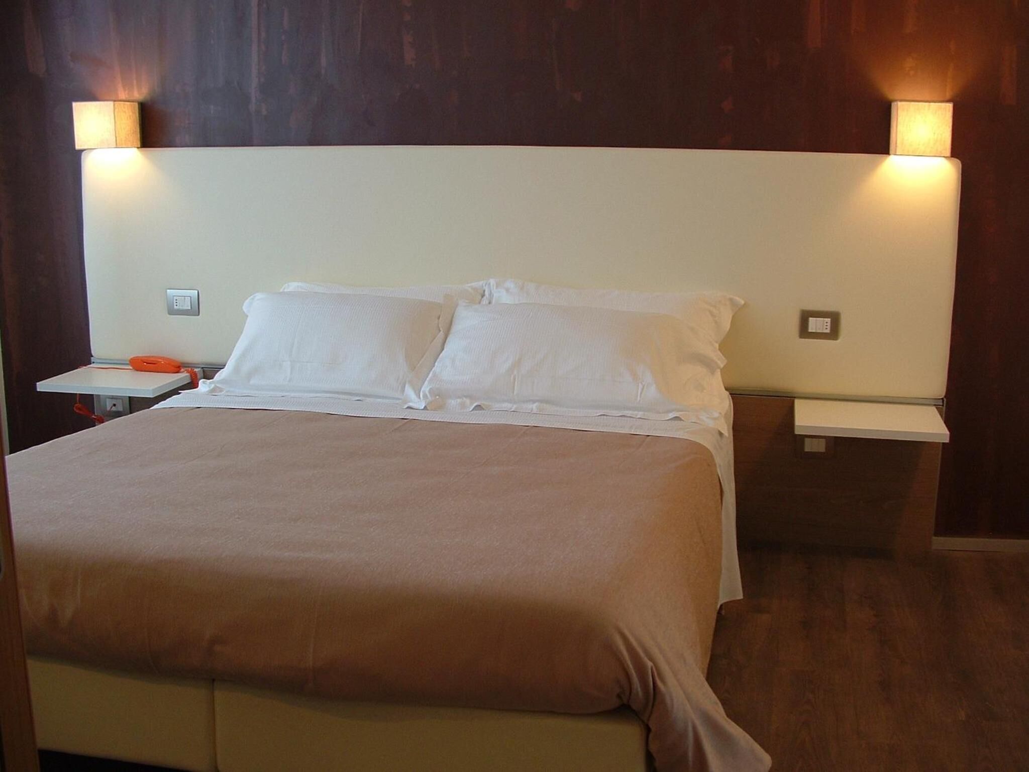 in-room safe, desk, laptop workspace, soundproofing