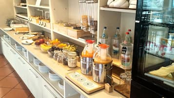 Free daily continental breakfast